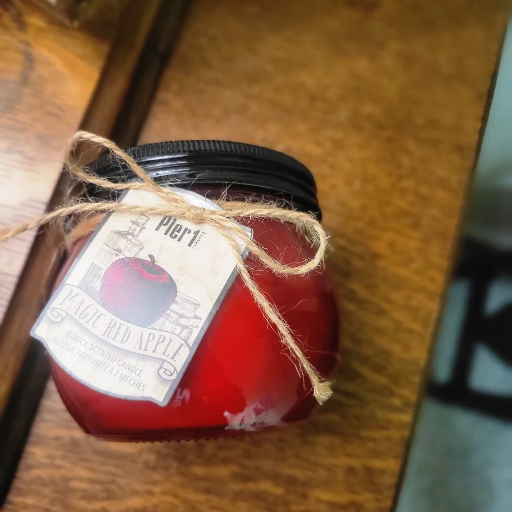 NEW PIER 1 IMPORTS ONE 2 WICK MAGIC RED APPLE CANDLE DISCONTINUED RARE